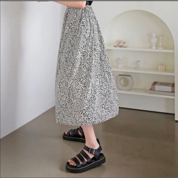 Black Platform Sandals - Picture 6 of 6